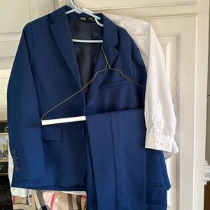 Brand new worn once Zara boys suit size 8.